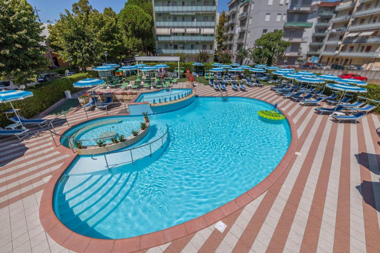 Hotel Smeraldo Чезенатіко Екстер'єр фото