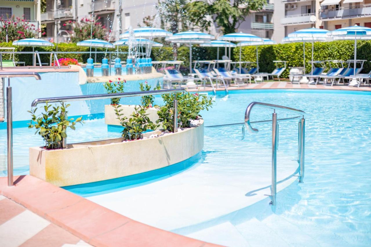 Hotel Smeraldo Чезенатіко Екстер'єр фото