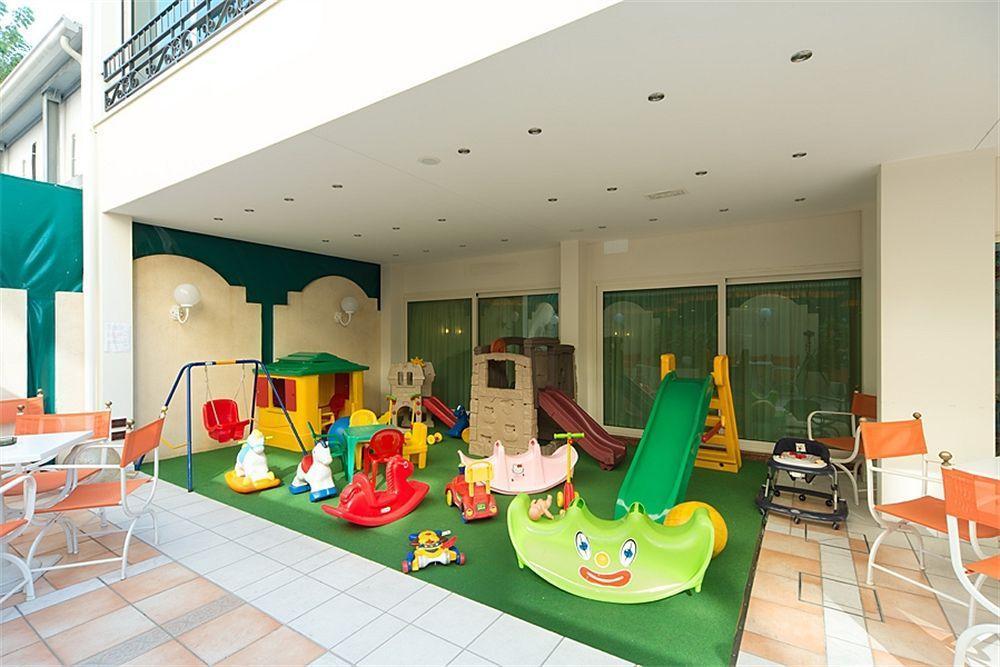 Hotel Smeraldo Чезенатіко Екстер'єр фото