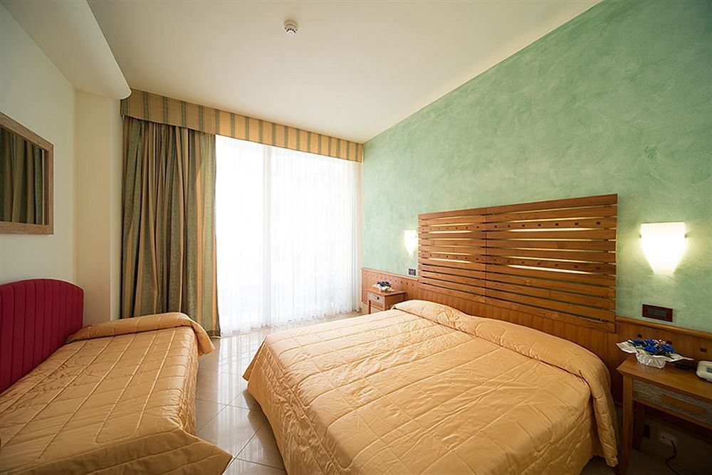 Hotel Smeraldo Чезенатіко Екстер'єр фото