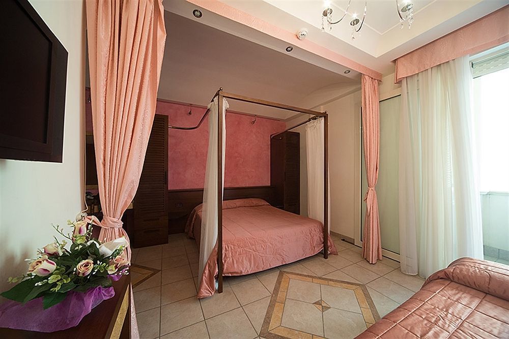 Hotel Smeraldo Чезенатіко Екстер'єр фото
