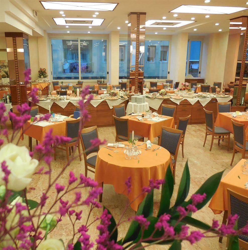 Hotel Smeraldo Чезенатіко Екстер'єр фото